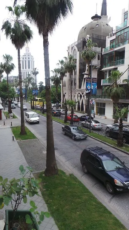 Cheap And Chic Apartment Batumi 0*,